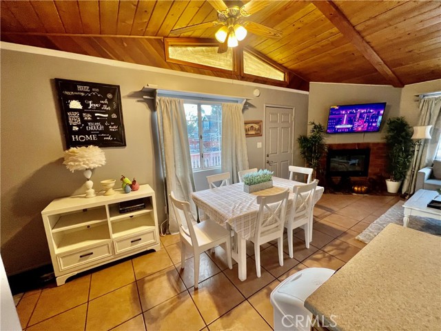 165 Sunset Lane, Sugarloaf CA: https://media.crmls.org/medias/dcf096e7-ee23-48c6-bef8-0866e7dc231f.jpg