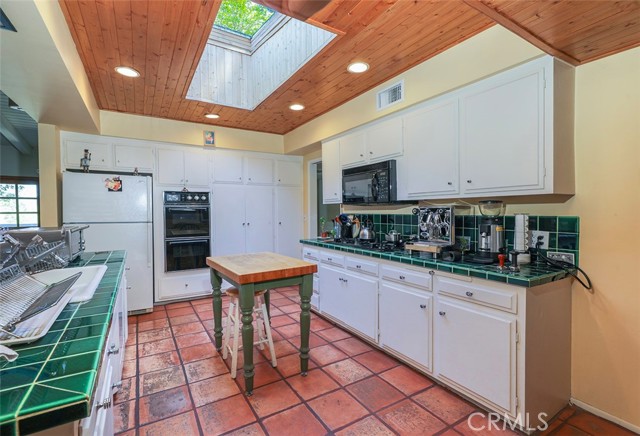 22526 Cass Avenue, Woodland Hills CA: https://media.crmls.org/medias/dcf0c618-5928-46c8-9adf-9f4a3c9c935d.jpg
