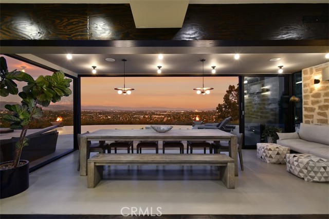 Detail Gallery Image 10 of 41 For 6100 Maury Ave, Woodland Hills,  CA 91367 - 4 Beds | 2/1 Baths