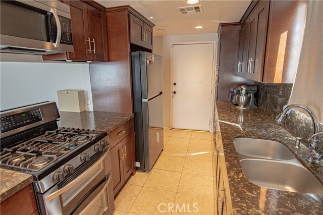 36457 Harold 3rd Street, Palmdale CA: https://media.crmls.org/medias/dcf2c882-570c-4963-aeff-504ad64d1183.jpg
