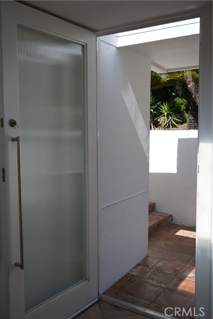 Detail Gallery Image 2 of 22 For 1035 Dyer Pl, Laguna Beach,  CA 92651 - 3 Beds | 2 Baths