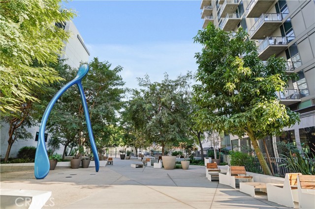 1111 S Grand Avenue, Los Angeles CA: https://media.crmls.org/medias/dcf358bf-fce2-4aa1-9ddd-d767b313db69.jpg