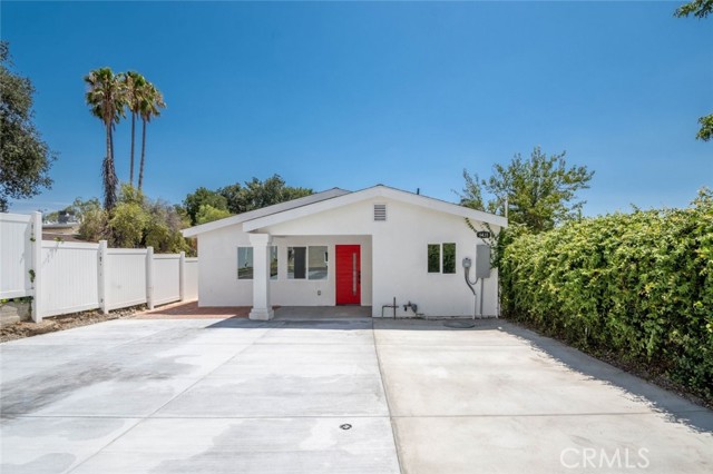 6438 Day Street, Tujunga CA: https://media.crmls.org/medias/dcf3c86c-7d06-4d84-b6fd-c79fa79efbdb.jpg