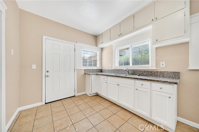 Detail Gallery Image 12 of 36 For 2256 W 28th St, Los Angeles,  CA 90018 - 4 Beds | 2 Baths
