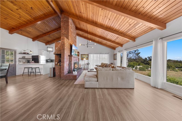 Detail Gallery Image 5 of 35 For 27535 Pacific Coast, Malibu,  CA 90265 - 4 Beds | 4 Baths