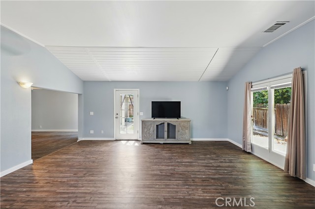 395 Columbia Avenue, Merced CA: https://media.crmls.org/medias/dcf52dfe-1e44-442f-9b33-254ee386fbef.jpg