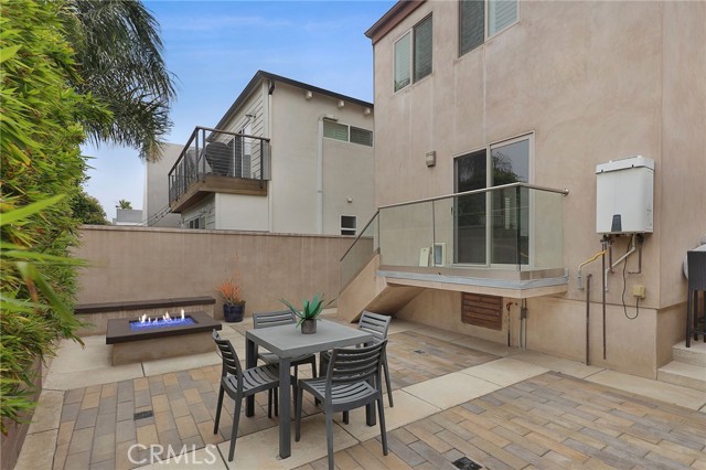 2025 Prospect Avenue, Hermosa Beach CA: https://media.crmls.org/medias/dcf54e40-f1bc-466f-ba42-45f6fa1fc689.jpg