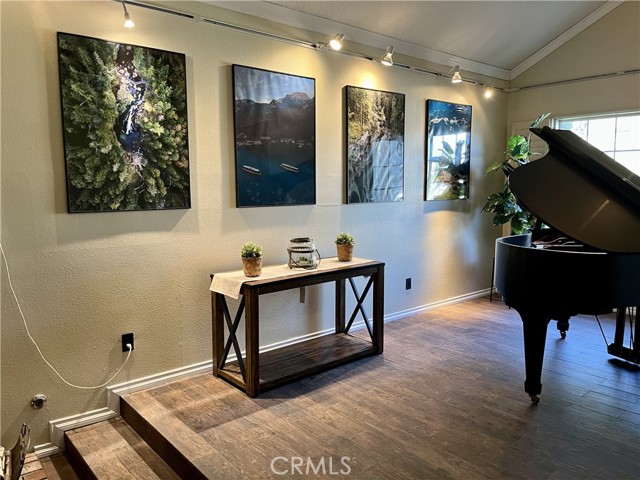 Detail Gallery Image 10 of 59 For 24517 Thistle Ct, Newhall,  CA 91321 - 4 Beds | 3 Baths