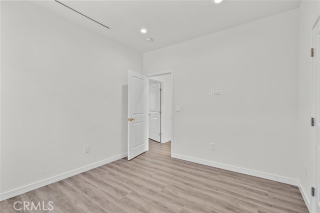 22835 Styles Street, Woodland Hills CA: https://media.crmls.org/medias/dcf5a409-351e-496e-ae2d-f7453142dcf2.jpg