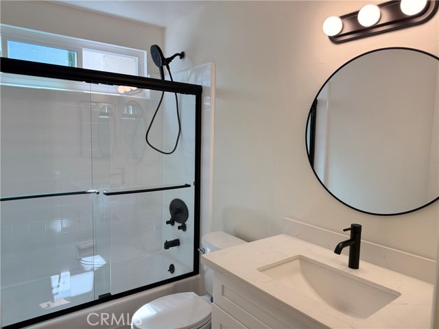 Detail Gallery Image 8 of 15 For 18657 Collins St #19,  Tarzana,  CA 91356 - 1 Beds | 1 Baths