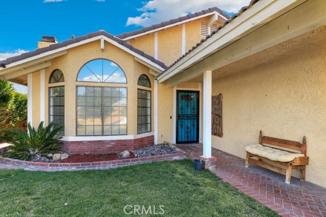 Detail Gallery Image 4 of 42 For 13040 Rain Shadow Rd, Victorville,  CA 92395 - 3 Beds | 2 Baths