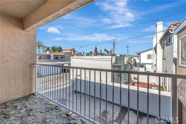 Detail Gallery Image 28 of 44 For 209 13th St #D,  Huntington Beach,  CA 92648 - 2 Beds | 2 Baths