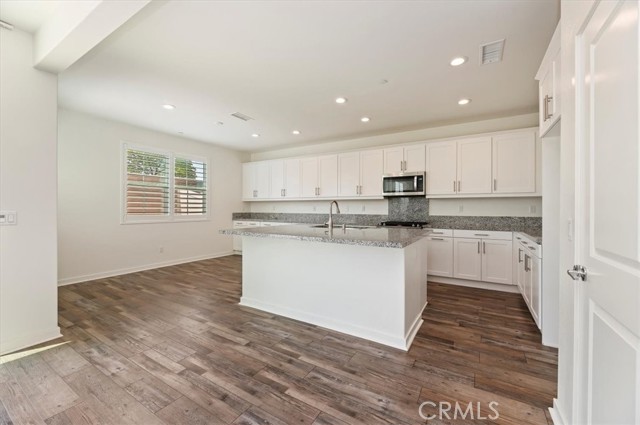 13893 La Pradera Way, Eastvale CA: https://media.crmls.org/medias/dcf7ae88-797a-4ca3-b308-01bdf37661db.jpg