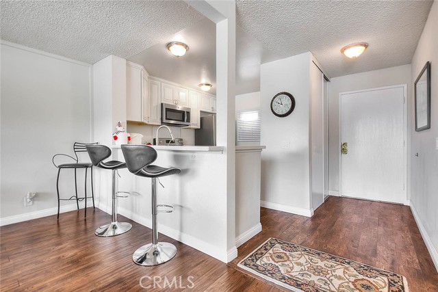 Detail Gallery Image 5 of 21 For 2940 N Verdugo Rd #409,  Glendale,  CA 91208 - 2 Beds | 2 Baths