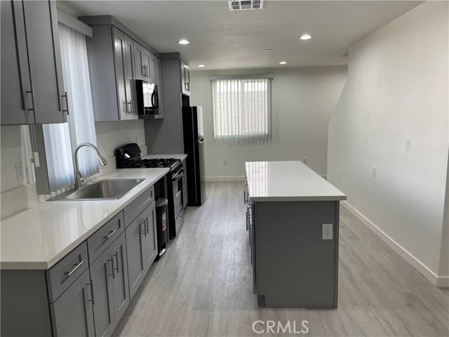 Detail Gallery Image 3 of 9 For 1432 E 20th St, Los Angeles,  CA 90011 - 5 Beds | 4 Baths