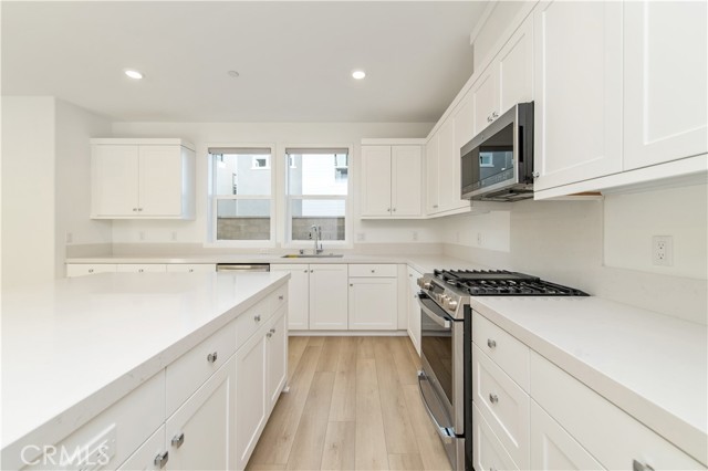 330 Proctor, Irvine CA: https://media.crmls.org/medias/dcf8d2ce-13d5-4d96-8548-c131ad44e07d.jpg