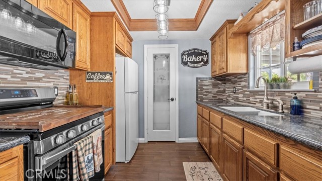 Detail Gallery Image 12 of 36 For 18432 Mindanao St, Bloomington,  CA 92316 - 3 Beds | 2 Baths