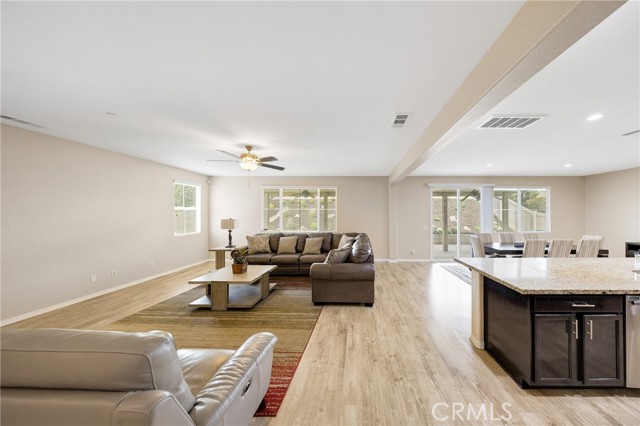 Detail Gallery Image 5 of 44 For 17984 Valerian Way, San Bernardino,  CA 92407 - 4 Beds | 3 Baths