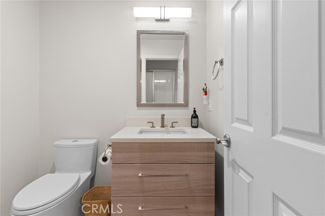 Detail Gallery Image 8 of 19 For 19 Laguna Court, Manhattan Beach,  CA 90266 - 3 Beds | 2/1 Baths