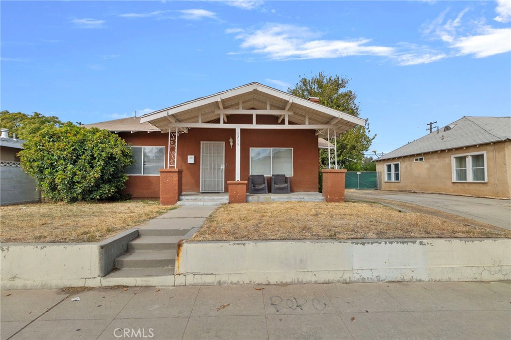 1211 E Clinton