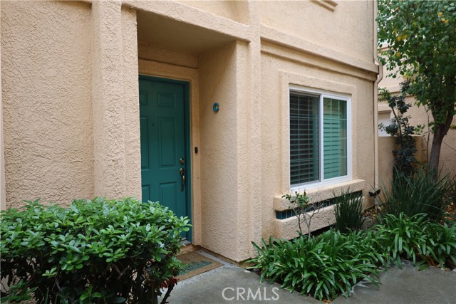 Detail Gallery Image 2 of 5 For 18716 Vista Del Canon #C,  Newhall,  CA 91321 - 2 Beds | 2/1 Baths