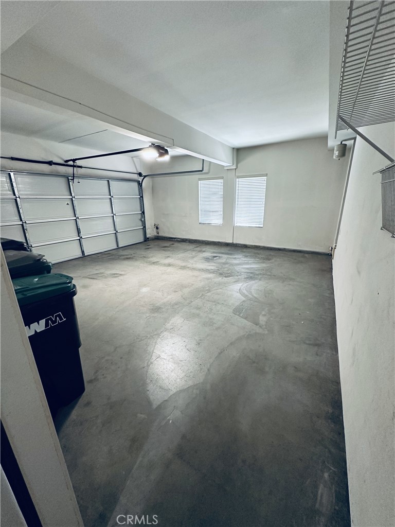 https://media.crmls.org/medias/dcfd502d-2984-4842-a0e9-63845ac4e7c9.jpg?preset=X-Large