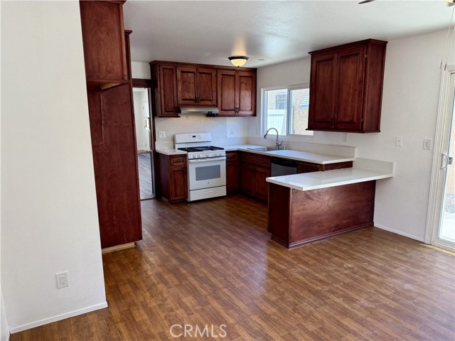 Image 6 of 20 For 335 Stetson Avenue