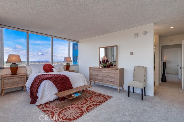 2999 E Ocean Boulevard, Long Beach CA: https://media.crmls.org/medias/dcfe5842-ecf7-471f-94f1-f25557cb450f.jpg