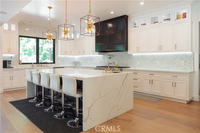 5225 Topeka Drive, Tarzana CA: https://media.crmls.org/medias/dcfe702a-4b7f-4580-926a-4352c22ce66b.jpg
