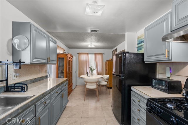 13086 Foothill Boulevard, Sylmar CA: https://media.crmls.org/medias/dd00d02e-0ade-43a0-8ade-cccf964ff1f3.jpg