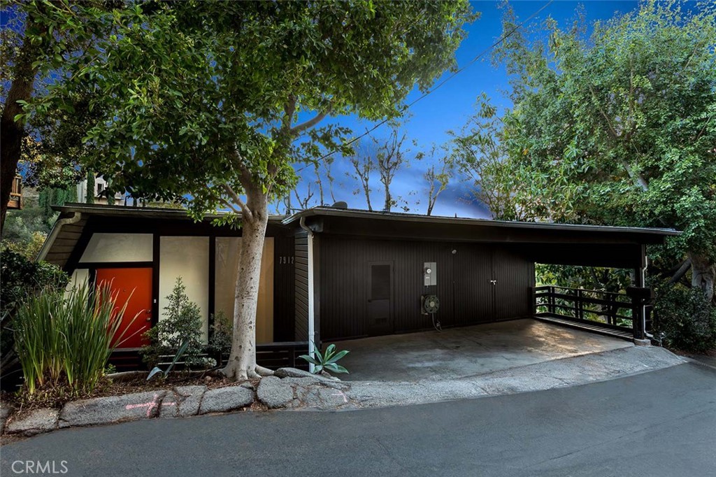 7912 Willow Glen Road