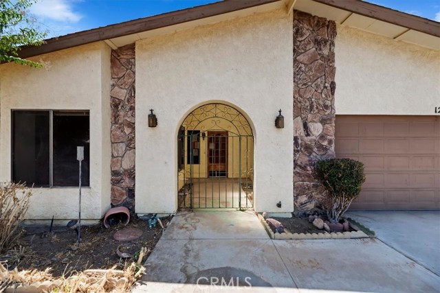 12690 Augusta Way, Victorville CA: https://media.crmls.org/medias/dd01296d-3837-464a-8da8-1018fcc280a4.jpg