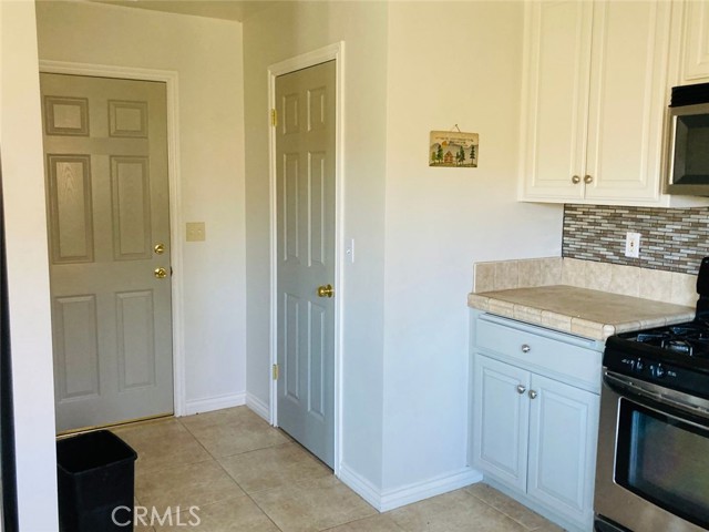 Detail Gallery Image 4 of 19 For 1302 Calgary Dr, Lake Arrowhead,  CA 92352 - 3 Beds | 2/1 Baths
