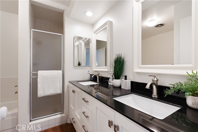 Detail Gallery Image 13 of 26 For 11622 Moorpark St #2,  Studio City,  CA 91602 - 2 Beds | 2/1 Baths