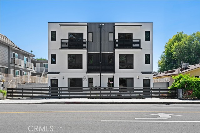 6704 1/2 Kester Avenue, Van Nuys CA: https://media.crmls.org/medias/dd01f6d5-29f6-4276-b58d-151bc5924869.jpg