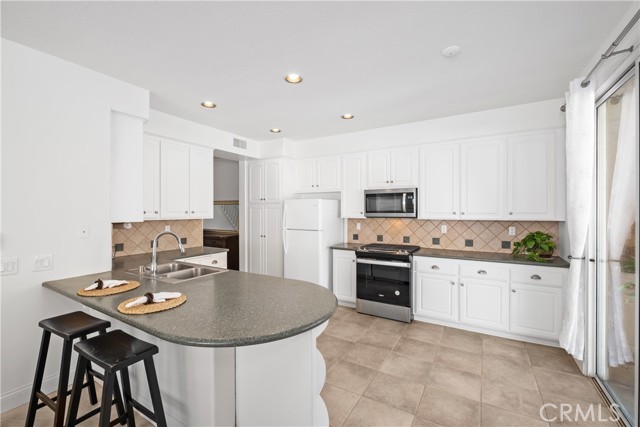 Counter bar and kitchen