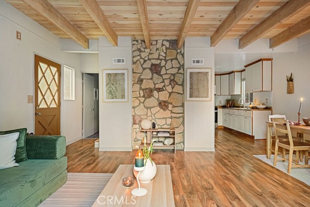 Detail Gallery Image 4 of 30 For 989 Calanda, Crestline,  CA 92325 - 2 Beds | 2 Baths