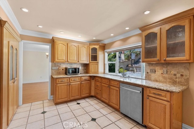 10586 Ring Ave, Rancho Cucamonga CA: https://media.crmls.org/medias/dd0274f8-fe73-4549-82bc-245086f0906d.jpg