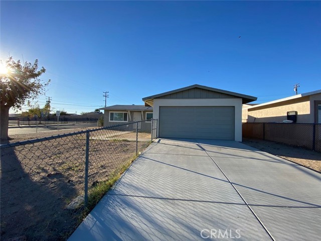 Detail Gallery Image 1 of 28 For 1544 Armory Rd, Barstow,  CA 92311 - 3 Beds | 2 Baths