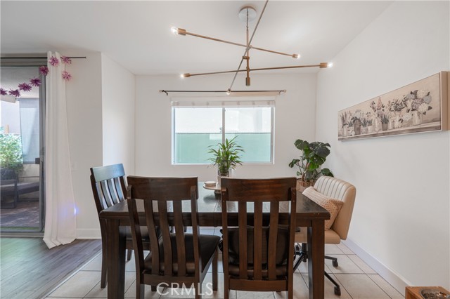 Detail Gallery Image 10 of 40 For 4637 Willis #110,  Sherman Oaks,  CA 91403 - 2 Beds | 2 Baths