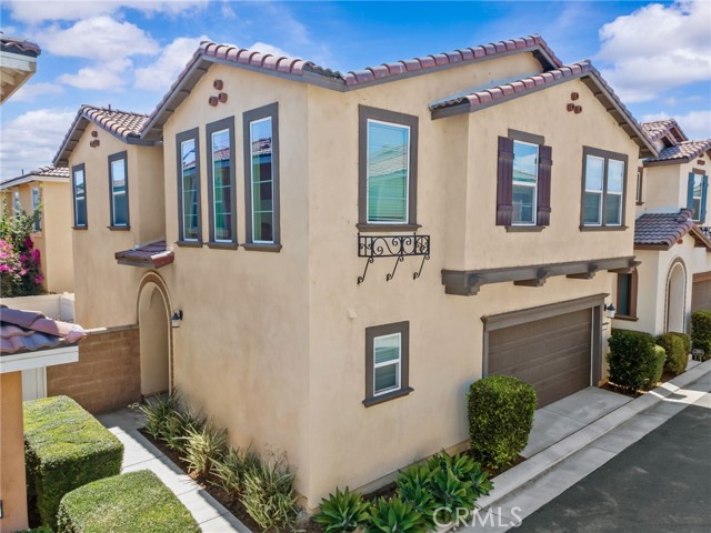 Detail Gallery Image 1 of 43 For 5873 Oatfield Ave, Corona,  CA 92880 - 3 Beds | 2/1 Baths