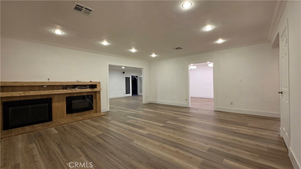 https://media.crmls.org/medias/dd05d651-bb24-403f-8eb9-448bb6891fcc.jpg?preset=X-Large