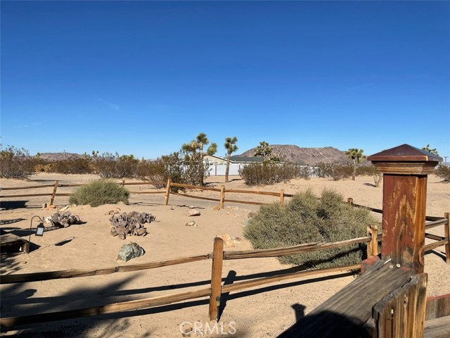 1001 Gibralter Road, Landers CA: https://media.crmls.org/medias/dd05e9cb-3e4b-489a-abfe-e54b0a12d8ac.jpg