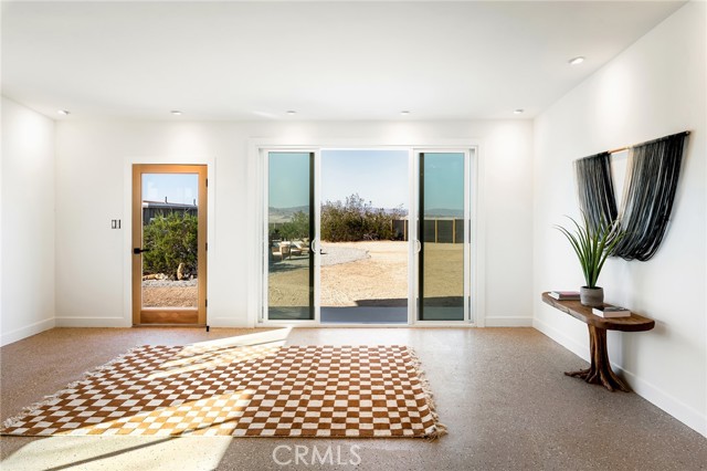 70315 Indian Trail, 29 Palms CA: https://media.crmls.org/medias/dd0645d9-95a6-4a8a-8d7b-27030c8fc100.jpg