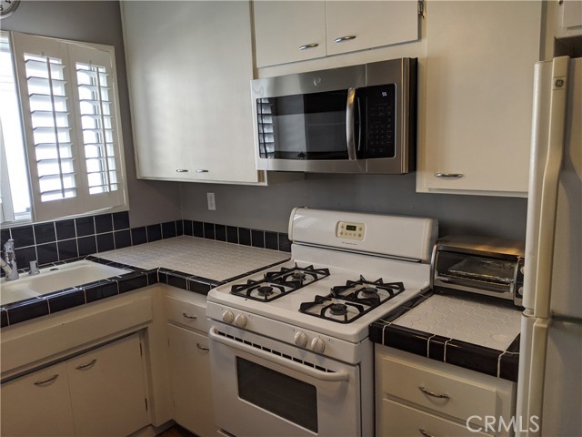 Detail Gallery Image 11 of 28 For 1840 Camden Ave #202,  Los Angeles,  CA 90025 - 1 Beds | 1 Baths