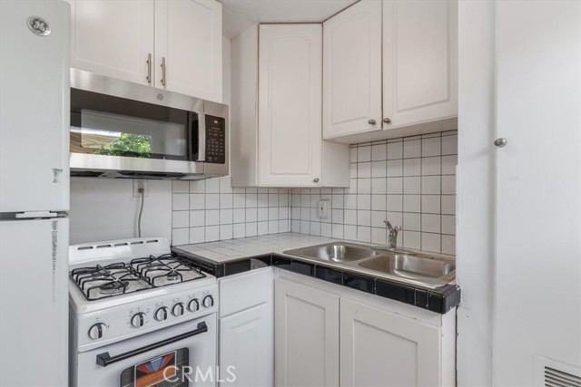 18713 Vanowen Street, Reseda CA: https://media.crmls.org/medias/dd078fa6-b7f6-4260-b164-fba9c46566b3.jpg