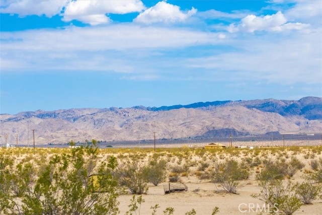 Detail Gallery Image 4 of 22 For 68840 Mesa Dr, Twentynine Palms,  CA 92277 - – Beds | – Baths