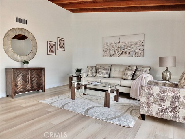 Detail Gallery Image 4 of 46 For 6531 E Espanita St, Long Beach,  CA 90815 - 3 Beds | 2 Baths