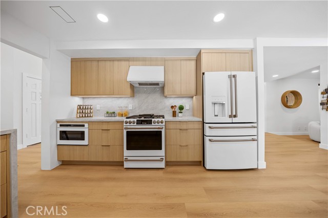 21721 Rushford Drive, Lake Forest CA: https://media.crmls.org/medias/dd0a36c3-1aa2-4418-9106-55df96022d42.jpg