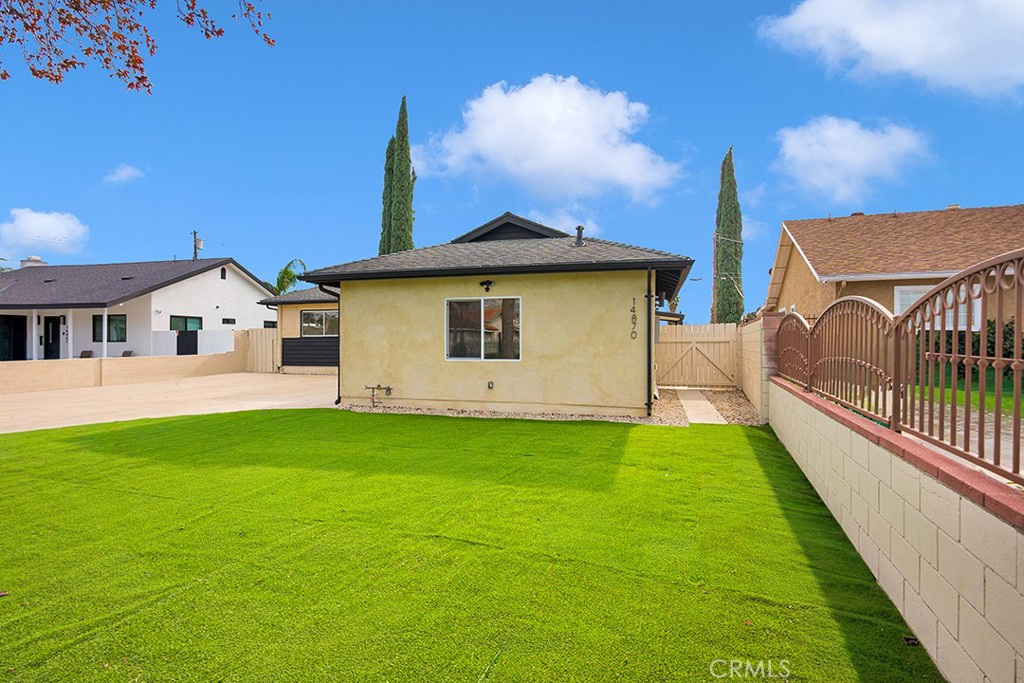 https://media.crmls.org/medias/dd0a4f94-35ae-4a89-9244-87bf7cf181d6.jpg?preset=X-Large
